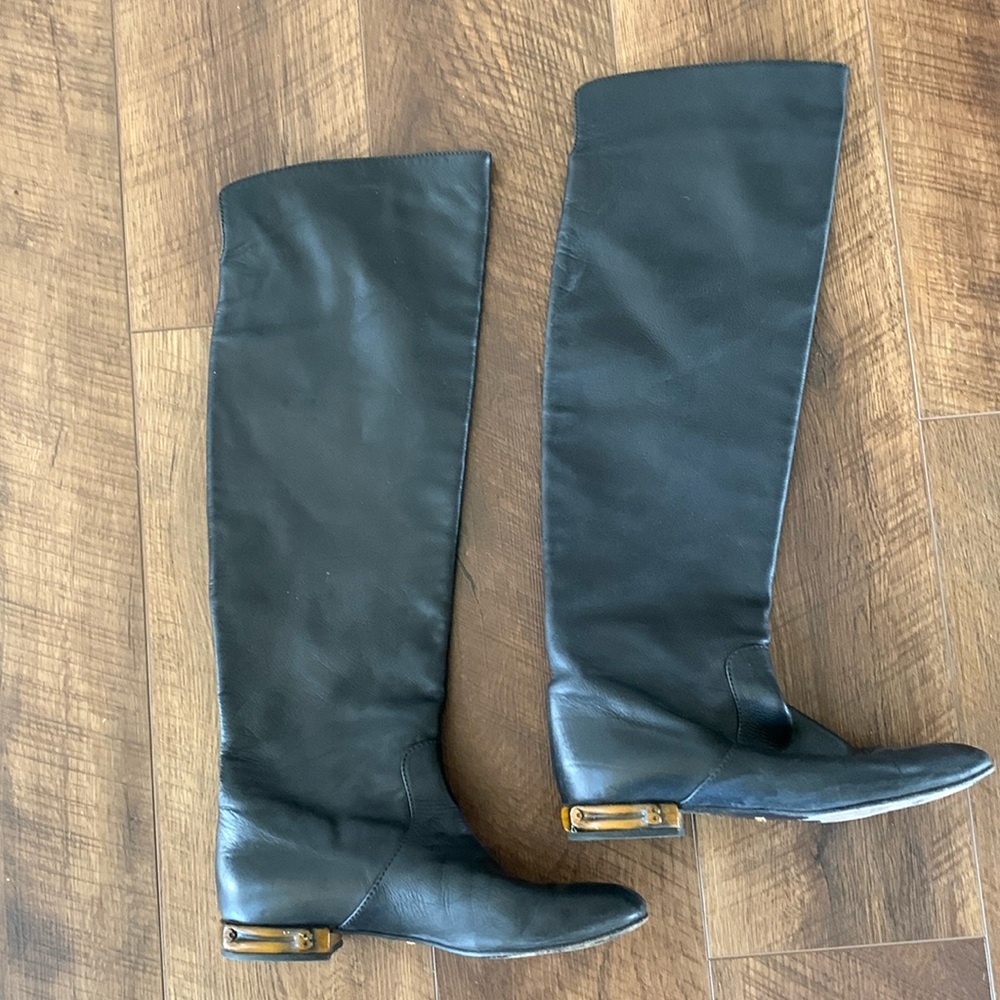 Gucci flat knee boots. Black.